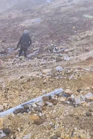 登山者发现了30年前火山坠毁中遇难的飞机乘客的尸体